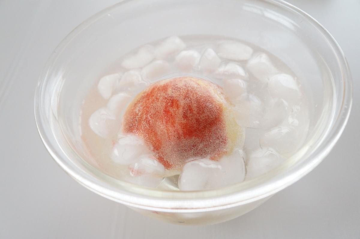 おいしい桃の「形」と「大きさ」って？, 「白い斑点」が甘みのサイン！, 桃の色は、甘さに関係ない!?, 桃がおいしくなる冷やし方, それでもハズレれてしまった場合は…, 桃の旬ならではのおいしさを楽しもう！