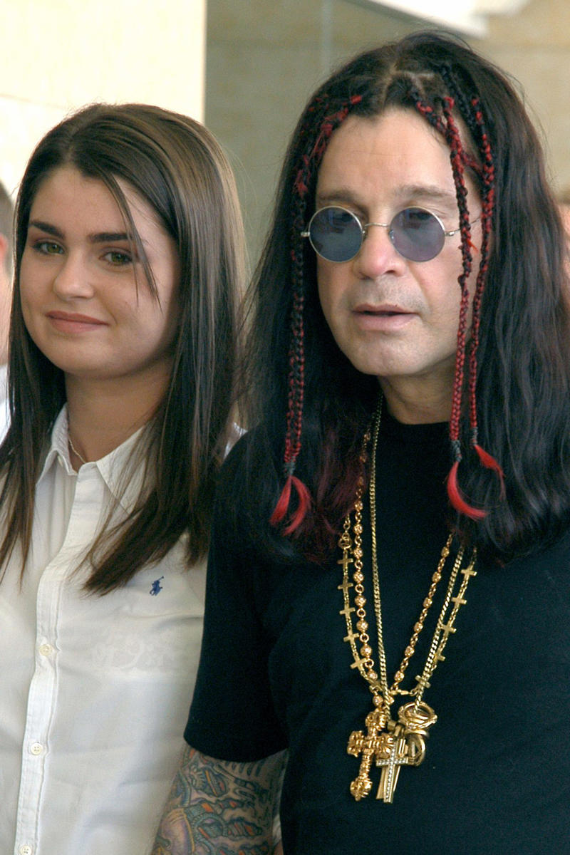 Aimee Osbourne Ozzy Osbourne's death, Years of battling health problems, Parkinson's, He described the illness as "h*ll", Not everything was due to Parkinson's, Injury caused by an ATV accident, Little by little he became immobile, “I carried on working with it", Metal rods in his spine, In 2019, "everything came undone", Four operations between 2019 and 2023, "I can't do it anymore", He gave one last show, "You've got no idea how I feel", His last Instagram post
