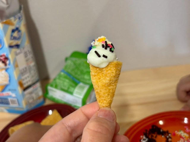 ・自由研究レシピ　今回の準備, ・ヨックモック系はやはり入らない, ・うまい棒はどうだろう, ・本命、とんがりコーン（バニラ味）はどうだ……, ・結論：見た目通りにはいかないけど、楽しいし、美味い