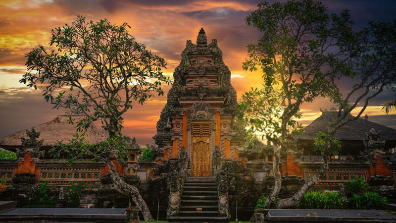 Ubud is a haven for art enthusiasts, yoga practitioners, and nature lovers, with its famous monkey forests. In contrast, Seminyak and Uluwatu offer a more laid-back vibe, with opportunities for surfing, watching stunning sunsets, and enjoying fresh seafood. (Image: Canva)