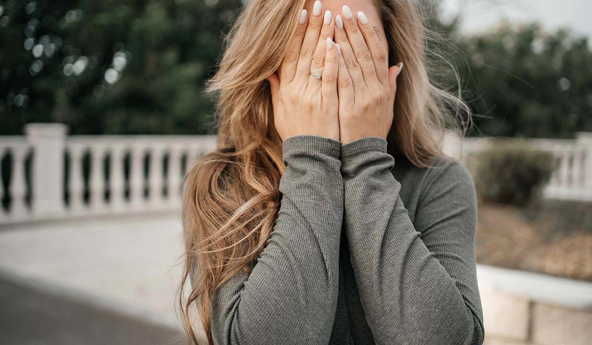 HELPFUL TO KNOW EMBARRASSING LANGUAGE BLUNDERS, MANY LEFT RED-FACED, LOCALS SCRATCHING THEIR HEADS, HERE'S WHAT TO AVOID, ARROUSED OR JUST WARM?, 'TENGO CALOR', MARRIED OR JUST TIRED?, AVOID AWKWARD CONVERSATION, PREGNANT OR JUST EMBARRASSED?, HELPFUL TO KNOW, HASTA LA VISTA... JUST NO!, TRY THESE INSTEAD...