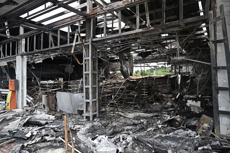 UN Security Council urges restraint by both sides, Clashes break out across border areas, Thousands flee villages near the border, Asean chair calls for calm, It’s the latest flareup in longstanding border tensions