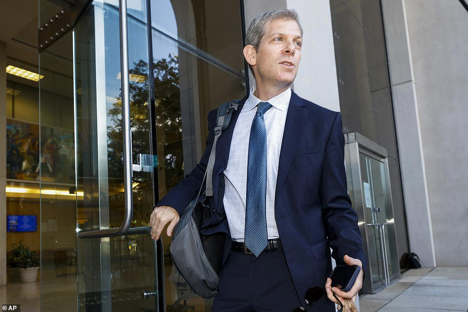 Ghislaine Maxwell's attorney speaks out after DOJ meeting