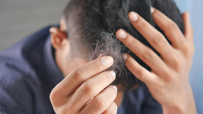 5. Brittle Nails Or Hair Loss 1. Pale Or Yellowish Skin, 2. Constant Fatigue, 3. Frequent Headaches Or Dizziness, 4. Shortness Of Breath, 5. Brittle Nails Or Hair Loss, 6. Rapid Heartbeat, 7. Restless Legs At Night, 8. Craving Ice Or Dirt, 9. Cold Hands And Feet, 10. Tongue Swelling Or Soreness, 1. Spinach, 2. Red Meat (Beef Or Lamb), 3. Lentils, 4. Fortified Cereals, 6. Pumpkin Seeds, 7. Chicken Liver, 8. Cashews, 9. Chickpeas, 10. Sardines