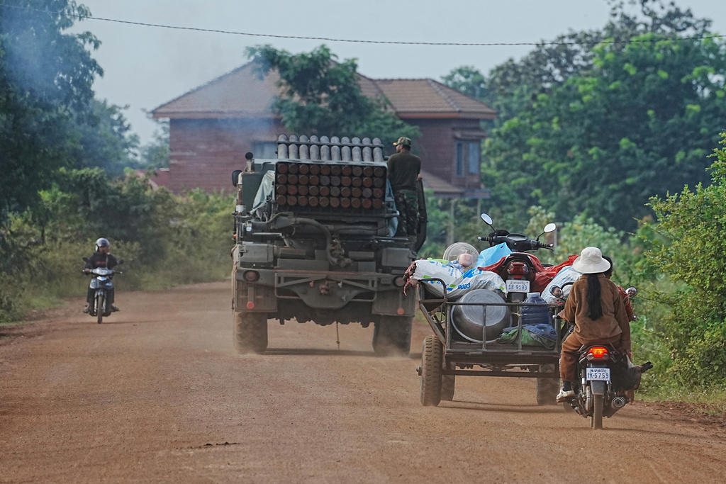 UN Security Council urges restraint by both sides, Clashes break out across border areas, Thousands flee villages near the border, ASEAN chair calls for calm, It's the latest flareup in longstanding border tensions