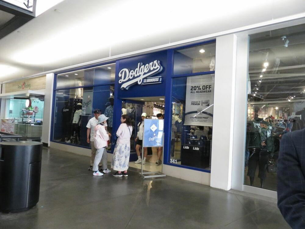 ドジャースタジアムの厳格な手荷物検査, 「大谷翔平」だけじゃないツアーの中身, 企業の視察旅行にもドジャース観戦が入る, 大谷翔平を追うリピーターも増えた, ロサンゼルスは危ない町なのか？, 「大谷翔平ブーム」はいつまで続くか
