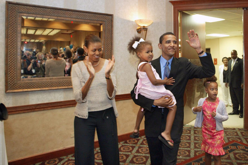 Barack and Michelle Obama break their silence, Michelle's podcast, Barack joked that she 'took him back', Whenever they appear separately, rumors begin., Michelle's brother has been asked, Barack is always surprised by rumors, Difficult times, Michelle doesn't give up on her man, The beginning of rumors