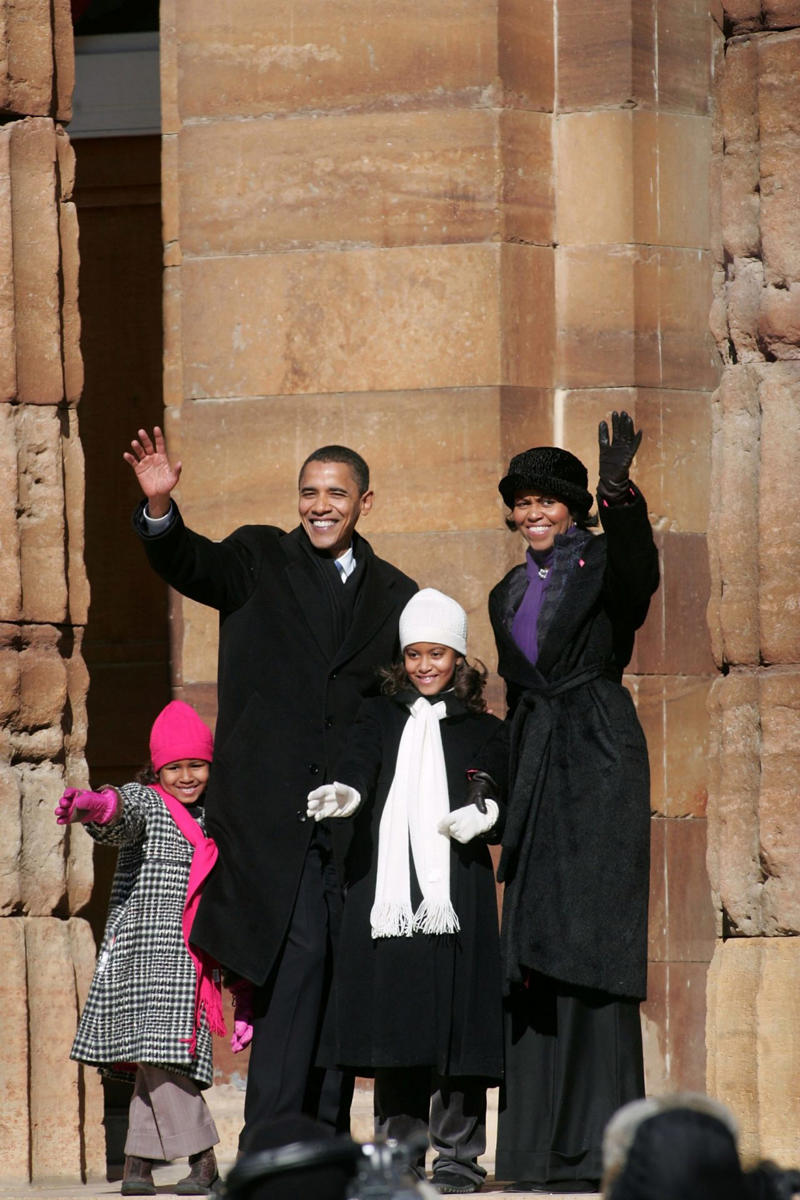 Barack and Michelle Obama break their silence, Michelle's podcast, Barack joked that she 'took him back', Whenever they appear separately, rumors begin., Michelle's brother has been asked, Barack is always surprised by rumors, Difficult times, Michelle doesn't give up on her man, The beginning of rumors