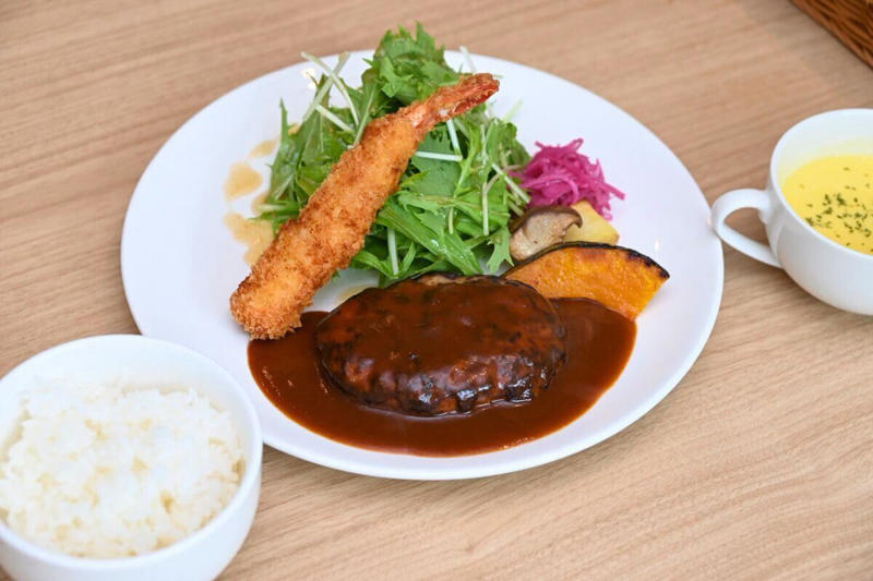 洋食 KOKICHIのランチは定番だけでなく週替わりも, 人気メニューの「特製エビフライ＆ハンバーグランチ」, お肉をたっぷり食べたいなら「ローストビーフ丼」, こだわりのスイーツに夏季限定 かき氷が登場！, さっぱりつるんと！爽やかな喉越しの白桃味, 甘さ控えめな和の味 宇治金時, 頭にキーンと来ない！こだわりの氷で最後までおいしく食べられる, 洋食 KOKICHIの基本情報とアクセス, 洋食 KOKICHIの基本情報