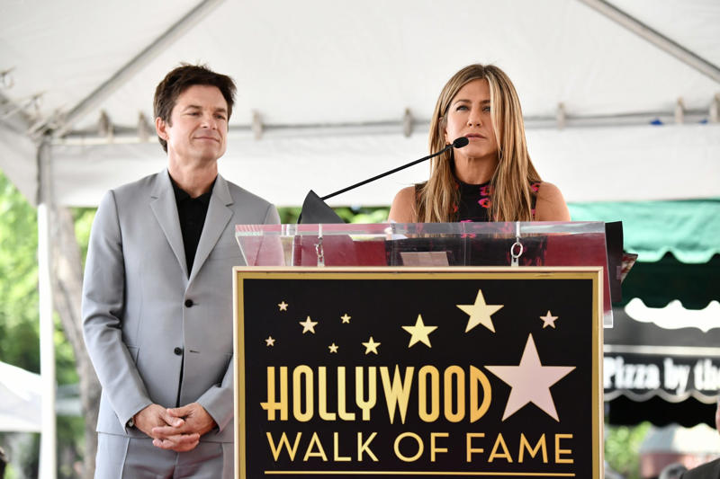 The man who conquered Jennifer Aniston, The rumors started after a vacation, A 'casual' relationship, Hypnotherapist, A coach who gives public talks, Science and spirituality, A published author, Some clues about his private life, 'Abundance, joy, and love'... with Jennifer?