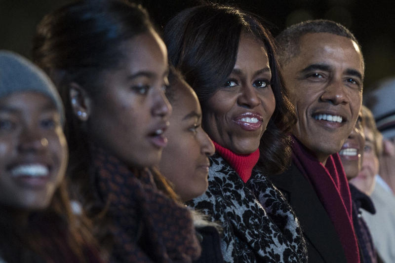 Barack and Michelle Obama break their silence, Michelle's podcast, Barack joked that she 'took him back', Whenever they appear separately, rumors begin., Michelle's brother has been asked, Barack is always surprised by rumors, Difficult times, Michelle doesn't give up on her man, The beginning of rumors