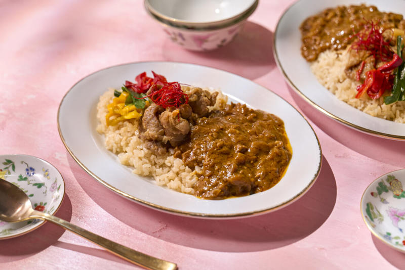 「ようこそ！カレー沼へ」では全30品の商品を展開！, 「自家製カレー」から新商品7品が登場！, 「レトルトカレー」から新商品3品が登場！, 「ベーカリー」から新商品2品が登場！（京橋・成城店限定）, 沼ポイント満載！ おすすめ3品を実食レポート, この夏あなたも“カレー沼”にハマってみませんか？