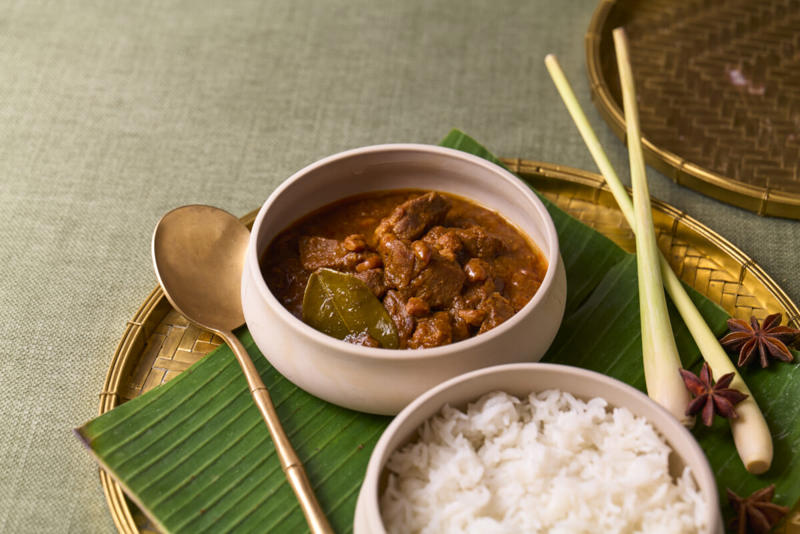 「ようこそ！カレー沼へ」では全30品の商品を展開！, 「自家製カレー」から新商品7品が登場！, 「レトルトカレー」から新商品3品が登場！, 「ベーカリー」から新商品2品が登場！（京橋・成城店限定）, 沼ポイント満載！ おすすめ3品を実食レポート, この夏あなたも“カレー沼”にハマってみませんか？
