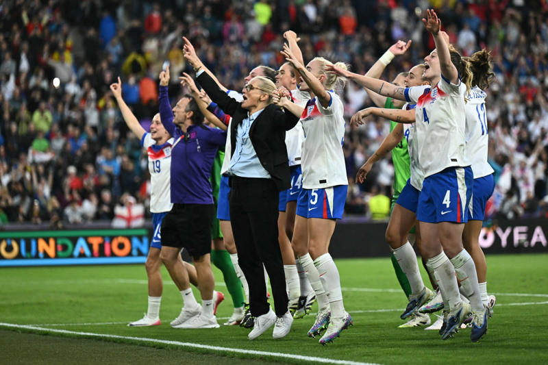 England’s trophy parade plans, Latest London news , No extra bank holiday, Did the Lionesses go to Downing Street?
