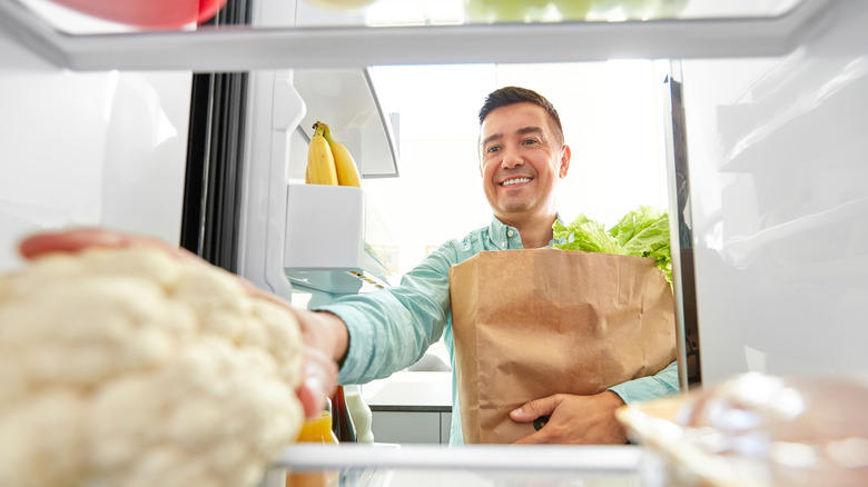Overcrowding The Top Shelves, Not Labeling Or Dating Leftovers, Rotating Items Regularly, Not Using Transparent Containers, Placing The Wrong Items On The Door, Not Adjusting The Shelves