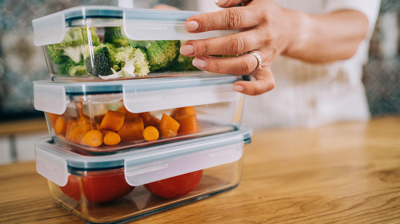 Overcrowding The Top Shelves, Not Labeling Or Dating Leftovers, Rotating Items Regularly, Not Using Transparent Containers, Placing The Wrong Items On The Door, Not Adjusting The Shelves