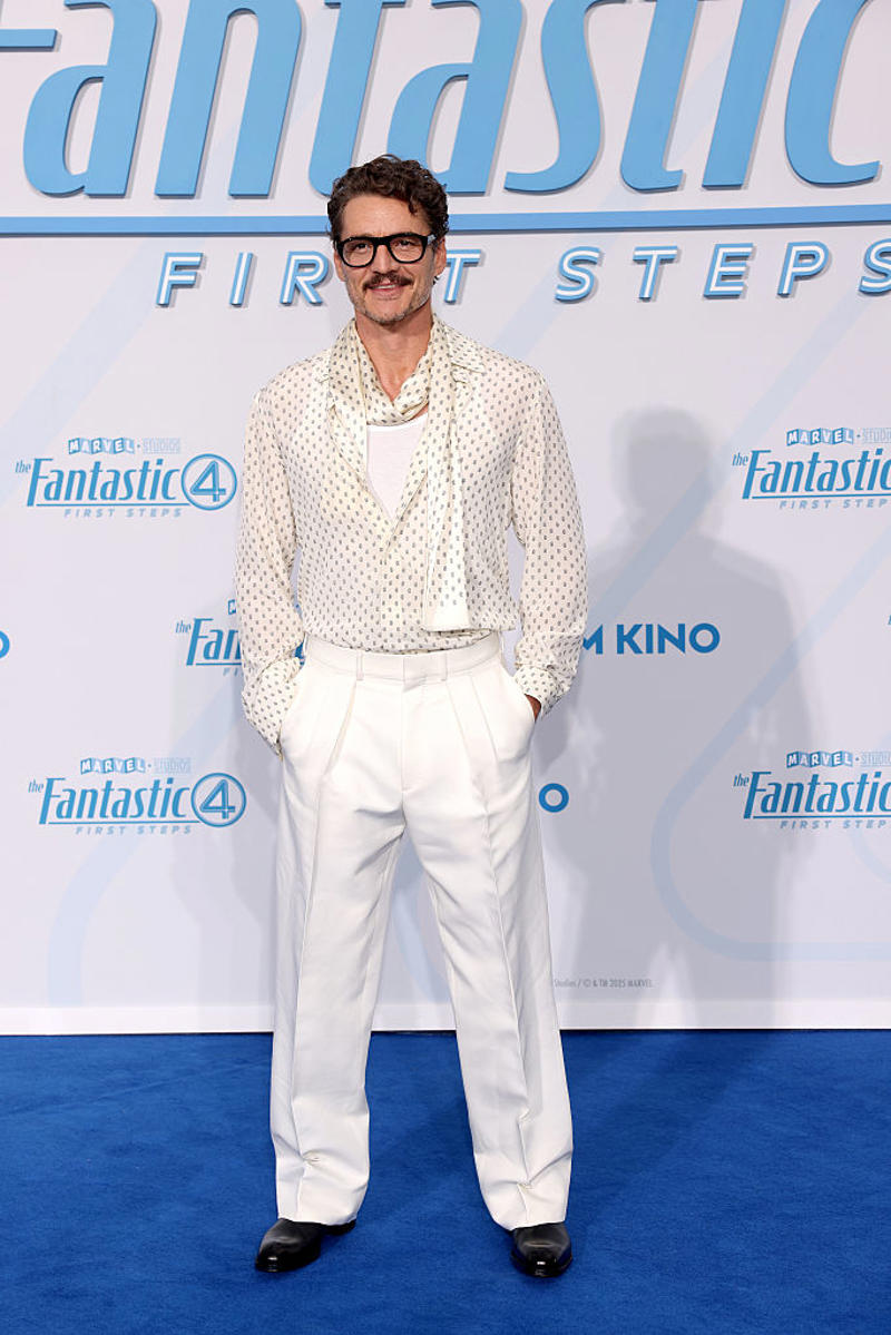 Pedro Pascal Pedro Pascal and his band on Fantastic Four's heroic blue carpet, Pedro Pascal, Vanessa Kirby, Joseph Quinn, Ebon Moss-Bachrach, Cosplayers of the Fantastic Four, SIlver Surfer and Dr. Doom, Jana Riva, Paula Gorczyca, Noah Miguell and Lara Spengler, Lucy Hellenbrecht, Alina Khan