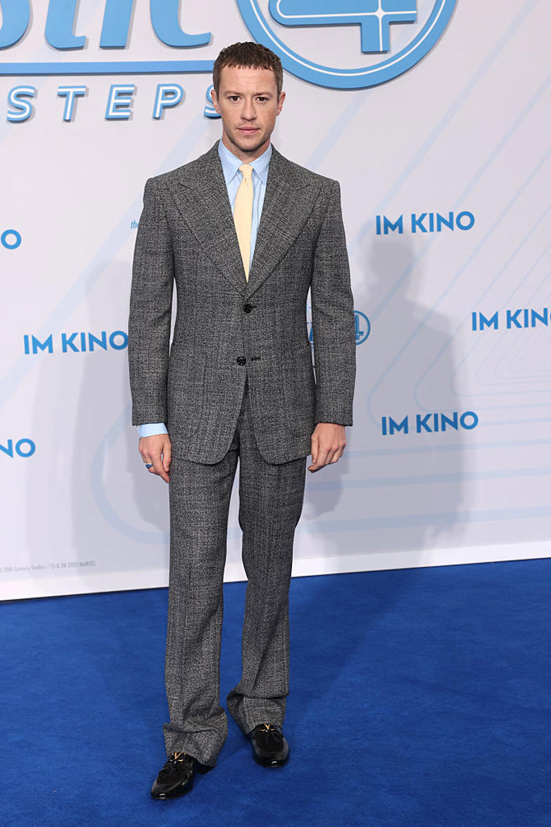 Joseph Quinn Pedro Pascal and his band on Fantastic Four's heroic blue carpet, Pedro Pascal, Vanessa Kirby, Joseph Quinn, Ebon Moss-Bachrach, Cosplayers of the Fantastic Four, SIlver Surfer and Dr. Doom, Jana Riva, Paula Gorczyca, Noah Miguell and Lara Spengler, Lucy Hellenbrecht, Alina Khan