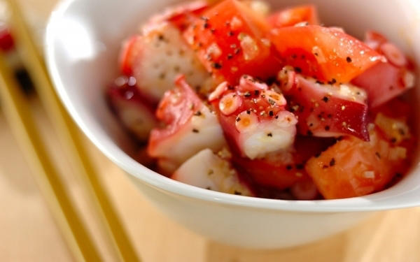 カツオのピリ辛漬け, ワインのおともに トマトとバジルのブルスケッタ, タコとトマトのサラダ, トマトとアンチョビのサラダ, トマトとチーズのおかか和え