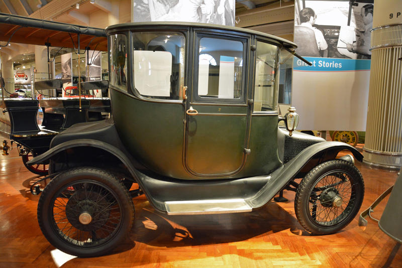 Detroit-Electric Model 47 (1914) Roper steam carriage (1865), Ford 999 (1902), Holsman Runabout (1903), Scripps-Booth Rocket (1913), Detroit-Electric Model 47 (1914), Brewster Town Landaulet (1915), Chevrolet Royal Mail (1915), Woods Dual-Power (1916), Chrysler B-70 (1924), Essex Coach (1924), Ford Flivver (1926), Blue Bird school bus (1927), Lincoln Zephyr (1936), Lincoln Bubbletop (1950), Crosley Hotshot (1951), Chrysler 300-B (1956), Cornell-Liberty Safety Car (1957), Ford Mustang I concept (1962), Buick Riviera (1963), Chrysler turbine car (1963), Ford Mustang (1965), Toyota Corona (1966), Ford Mark IV (1967), Mercury Cougar (1968), Lincoln presidential limousine (1972), Chrysler Newport (1973), Dodge Omni (1978), Comuta-Car (1980), Ford Escort (1981), Plymouth Voyager (1984), Ford Taurus (1986), General Motors EV1 (1997), Toyota Prius (1997), Ford Focus Electric (2009)
