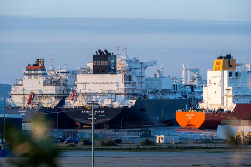 Navigation chaos, "Artificial disturbances", The backbones of global navigation, Intense political climate, No official blame, How GPS jamming works, Research offensive, Concentrated expertise, Millions in EU funding, Protection of critical infrastructure