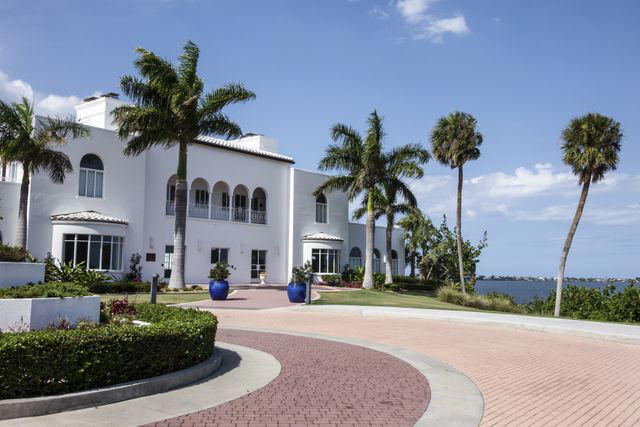 Enjoy Beaches And Water Sports, Explore Nature Preserves And Parks, Immerse Yourself In Local Arts And Culture, Where To Eat