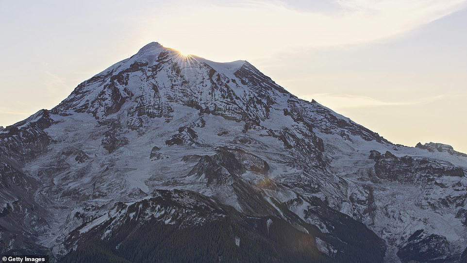 Largest earthquake swarm ever recorded at Mount Rainier