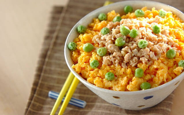 子供も大好き！豚ひき肉のそぼろ丼, グリンピースの3色丼, 簡単ソースで本格エビマヨ 材料手軽に！ 10分で出来る時短レシピ, 高野豆腐de麻婆