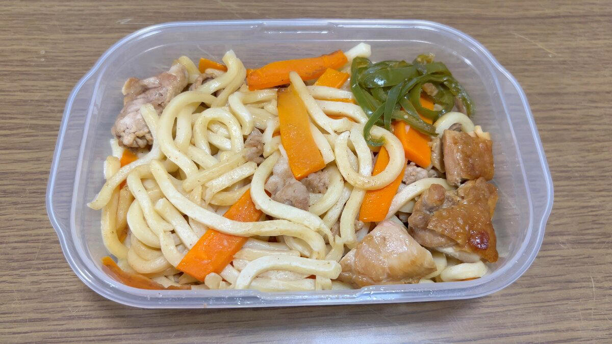 料理する余裕がない日こそ「冷凍弁当」がオススメ, 1：華やかで家族も喜ぶ「3色丼弁当」, 2：冷凍パスタは卒業「ナスとチキンの和風パスタ弁当」, 3：コスパ最高の「チキンカツ弁当」, 4：野菜たっぷり「焼きうどん弁当」, 5：手軽につくれて最高な「豚丼弁当」, 「冷凍つくりおき弁当」はメリットだらけ