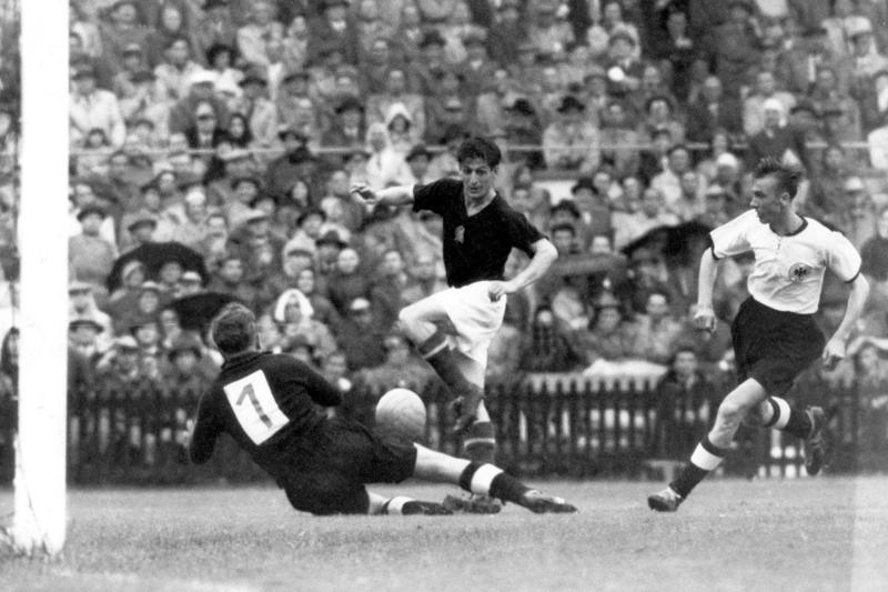 25. Bastian Schweinsteiger vs. Argentina (final, 2014), 23. Franco Baresi vs. Brazil (final, 1994), 22. Just Fontaine vs. West Germany (third-place play-off, 1958), 21. Oleg Salenko vs. Cameroon (group stage, 1994), 20. Eusebio vs. North Korea (quarter-final, 1966), 19. Lothar Matthäus vs. Yugoslavia (group stage, 1990), 18. Arjen Robben vs. Spain (group stage, 2014), 17. Eden Hazard vs. Brazil (quarter-final, 2018), 15. Lionel Messi vs. Croatia (semi-final, 2022), 14. Toni Turek vs. Hungary (final, 1954), 13. Kylian Mbappé vs. Argentina (round of 16, 2018), 12. Zinedine Zidane vs. Brazil (final, 1998), 11. Fabio Cannavaro vs. Germany (semi-final, 2006), 10. Tim Howard vs. Belgium (round of 16, 2014), 9. Paolo Rossi vs. Brazil (second group stage, 1982), 8. Bobby Moore vs. Brazil (group stage, 1970), 6. Toni Kroos vs. Brazil (semi-final, 2014), 5. Geoff Hurst vs. West Germany (final, 1966), 4. Diego Maradona vs. Belgium (semi-final, 1986), 3. Pelé vs. Sweden (final, 1958), 2. Zinedine Zidane vs. Brazil (quarter-final, 2006)