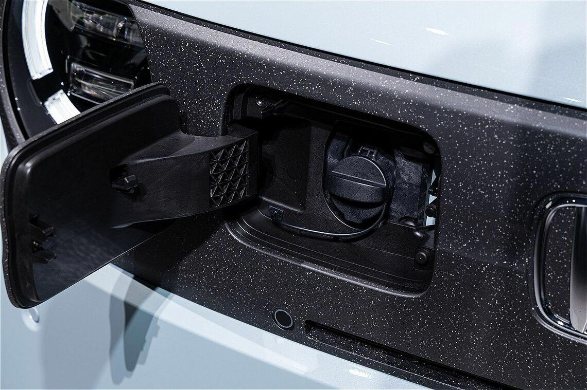 ホンダの軽EV戦略, N-ONE e:のターゲット層, N-ONE e:のエクステリアデザイン, N-ONE e:のインテリアデザイン, いわゆるワンペダル操作にも対応, 上級グレードのe:Lはナビを装備, 気になる価格について