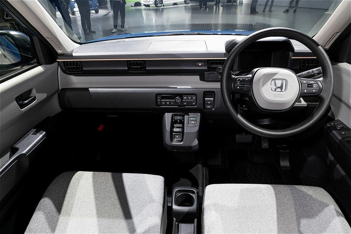 ホンダの軽EV戦略, N-ONE e:のターゲット層, N-ONE e:のエクステリアデザイン, N-ONE e:のインテリアデザイン, いわゆるワンペダル操作にも対応, 上級グレードのe:Lはナビを装備, 気になる価格について