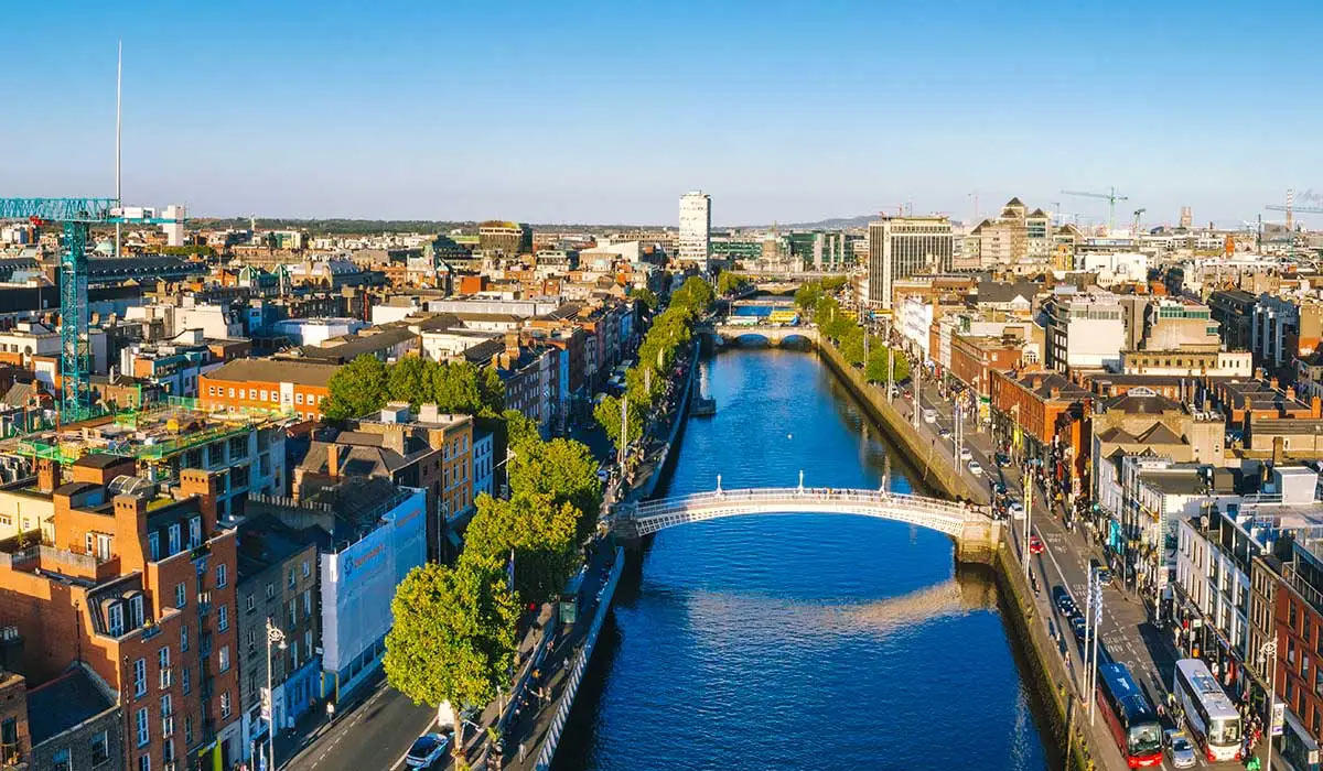 Christ Church Cathedral, Dublin Castle, Temple Bar Pub , Trinity College , Oscar Wilde statue, Merrion Square