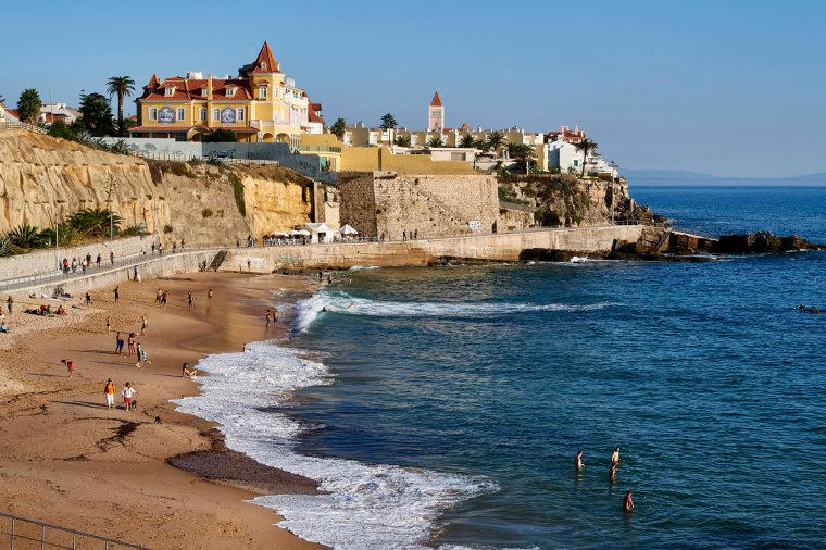 Deciding on a move, Spain or Portugal, Working through the issues, No issues communicating, Amazing weather and cost of living, Difficult to get used to cold seawater, No regrets