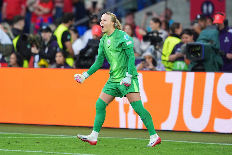 Chloe Kelly missed three penalties in practice , Lucy Bronze played the entire tournament with a broken leg, Hannah Hampton's little-known eye condition, Spain were the favourites to win