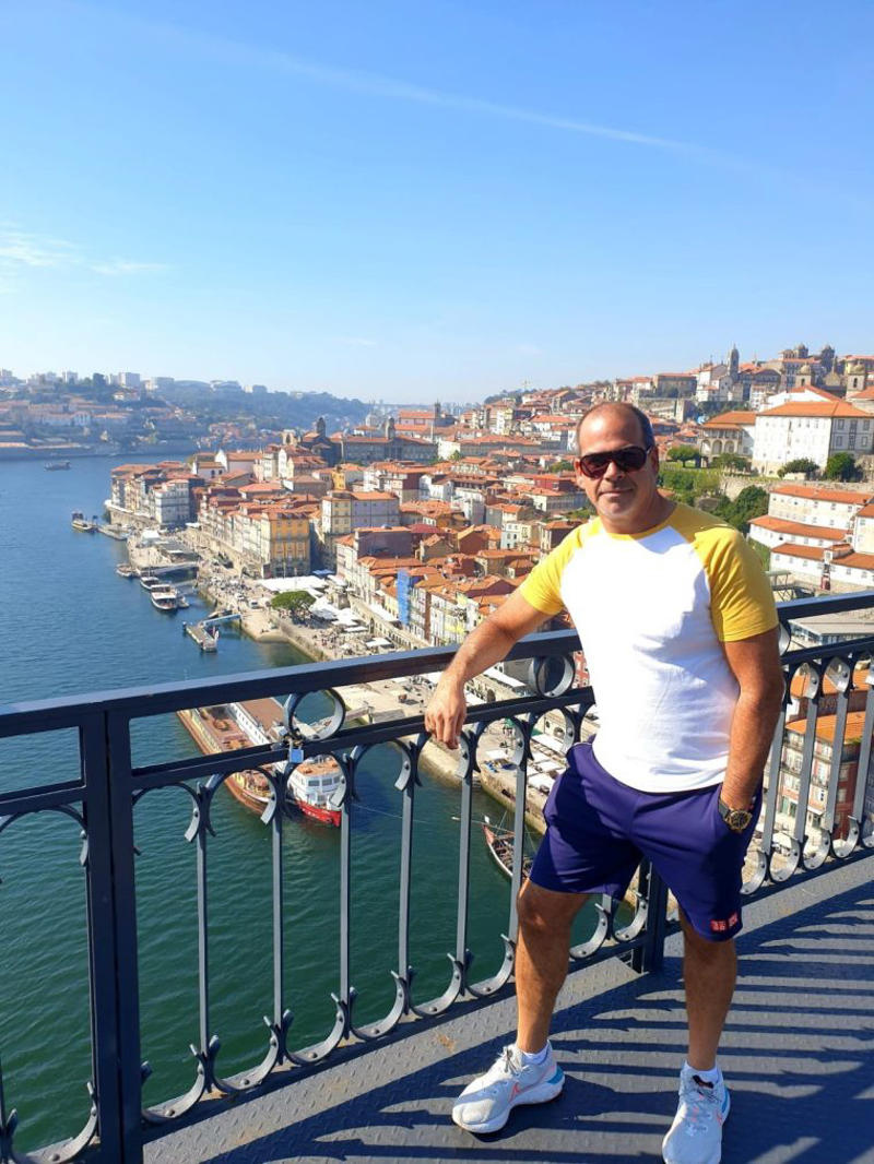 Deciding on a move, Spain or Portugal, Working through the issues, No issues communicating, Amazing weather and cost of living, Difficult to get used to cold seawater, No regrets