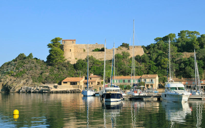 10. Frioul, Provence, 9. Embiez, Provence, Brittany, 7. Port-Cros, Provence, Brittany, 5. Bréhat, Brittany, 4. Oléron, Charente Maritime, 3. Porquerolles, Provence, 2. Belle Île, Brittany, 1. Ouessant, Brittany