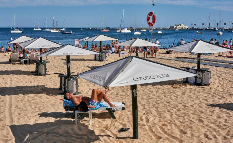 Deciding on a move, Spain or Portugal, Working through the issues, No issues communicating, Amazing weather and cost of living, Difficult to get used to cold seawater, No regrets