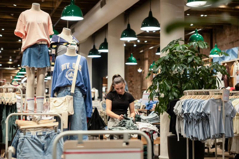 North Carolina The most common job by state, Alabama and Alaska, Arkansas, Colorado, Delaware, Lousiana, Maryland, Michigan, Mississippi, Montana and Nebraska, New Hampshire, North Carolina, North Dakota, Ohio, Oklahoma, and Oregon, Pennsylvania, Rhode Island, South Carolina, South Dakota, Tennessee, Virginia, Washington, West Virginia, Wisconsin