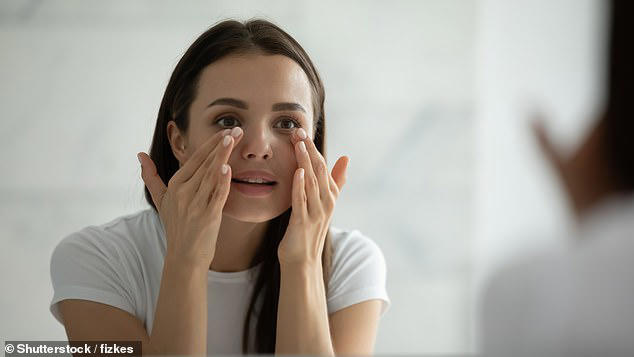 Slow-healing wounds, Hair loss, Chronic disease and infections, Vision loss, Loss of taste, Stunted growth