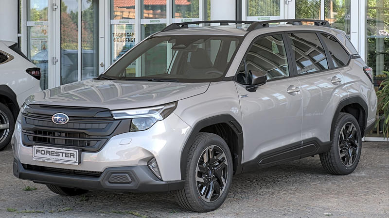 1. Chevrolet Suburban, 2. Ford Expedition MAX, 3. GMC Yukon XL, 4. Jeep Grand Wagoneer L, 5. Toyota Sequoia, 6. Nissan Armada, 7. Cadillac Escalade ESV, 8. Lincoln Navigator L, 9. Infiniti QX80, 10. Mercedes-Benz GLS, 1. Honda CR-V, 2. Toyota RAV4, 3. Mazda CX-5, 4. Subaru Forester, 5. Hyundai Tucson, 6. Kia Sportage, 7. Ford Escape, 8. Nissan Rogue, 9. Volkswagen Tiguan, 10. Chevrolet Equinox