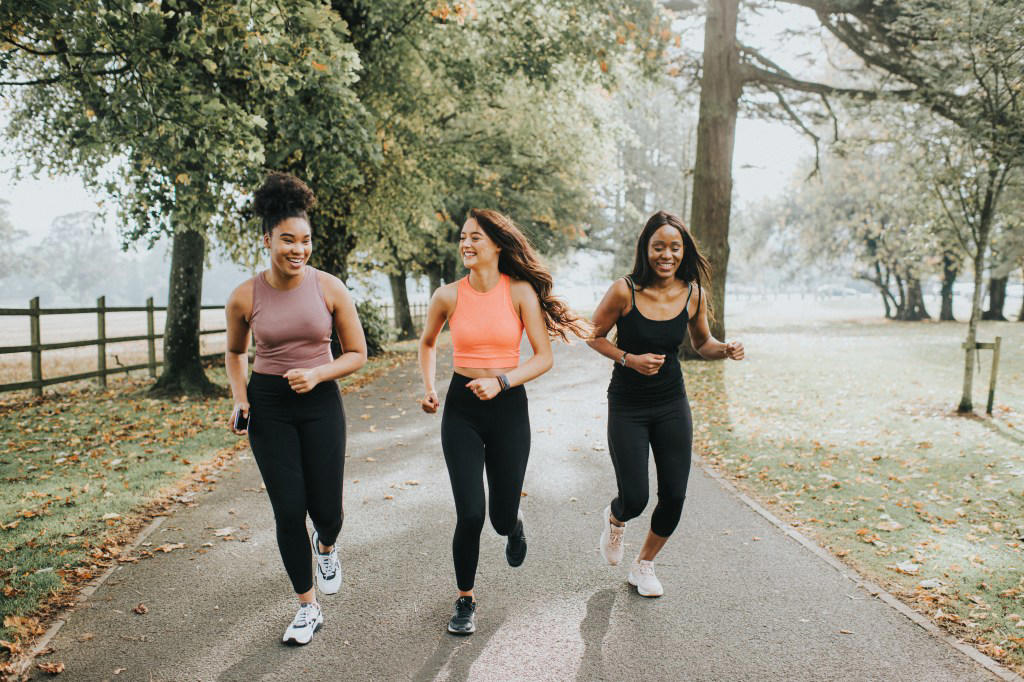 Tips for closing the energy gap Why is there a gender energy gap?, What are the symptoms of energy loss?, Tips for closing the energy gap, Stay hydrated, Macronutrients are important, Eat regularly, What are the best foods to eat?