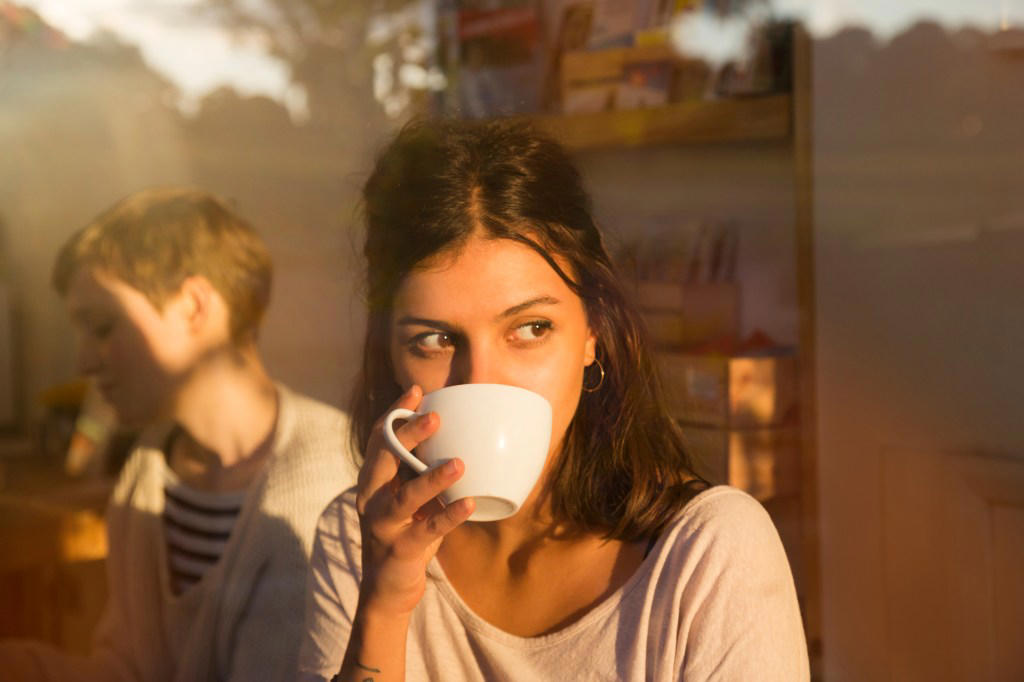 What are the symptoms of energy loss? Why is there a gender energy gap?, What are the symptoms of energy loss?, Tips for closing the energy gap, Stay hydrated, Macronutrients are important, Eat regularly, What are the best foods to eat?