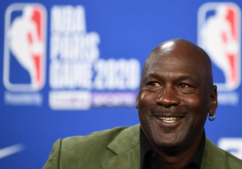 Michael Jordan Noam Chomsky, George Soros, Simon Cowell, Jimmy Fallon, Jerry Lee Lewis, Queen Elizabeth II, Dionne Warwick, Clint Eastwood, Barack Obama, Avril Lavigne, Taylor Swift, Celine Dion, Lindsay Lohan, Gabourey Sidibe, Nick Jonas, Justin Bieber, Dwayne Johnson, Abe Vigoda, Zach Braff, Macaulay Culkin, Axl Rose, Michael Jordan, Martin Lawrence, Arnold Schwarzenegger, Carlos Santana, Robert Redford, Chevy Chase, Sean Penn