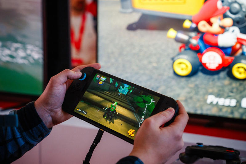 Nintendo Switch 2: strange release in Juni, Released as the successor to the Switch, Accelerating high-price resale of home video game consoles, Two versions available: Japan-only and multilingual, A system to prevent high-priced resale overseas, Applying for the reservation lottery was difficult, Reselling on black-market apps, Measures against resales while also linking with black-market apps, Some sites even prohibit the listing of the Switch 2 itself