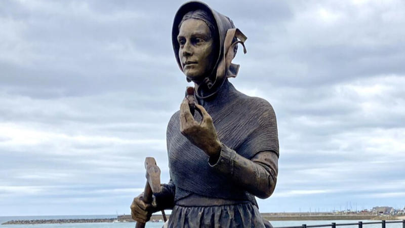 6. Mary Anning (1799–1847) 1. Rosalind Franklin (1920–1958), 2. Ignaz Semmelweis (1818–1865), 3. Nikola Tesla (1856–1943), 4. Sybil Ludington (1761–1839), 5. Katherine Johnson (1918–2020), 6. Mary Anning (1799–1847), 7. Claudette Colvin (b. 1939), 8. Ching Shih (1775–1844), 9. Lewis Latimer (1848–1928), 10. Noor Inayat Khan (1914–1944), 11. Hypatia Of Alexandria (c. 350–415 CE), 12. Sigrid Undset (1882–1949), 13. Henrietta Lacks (1920–1951), 14. Walter Rodney (1942–1980), 15. Wangari Maathai (1940–2011), 16. Grace Hopper (1906–1992), 17. Hedy Lamarr (1914–2000), 18. John Snow (1813–1858), 19. Zitkála-Šá (1876–1938), 20. Benjamin Banneker (1731–1806)