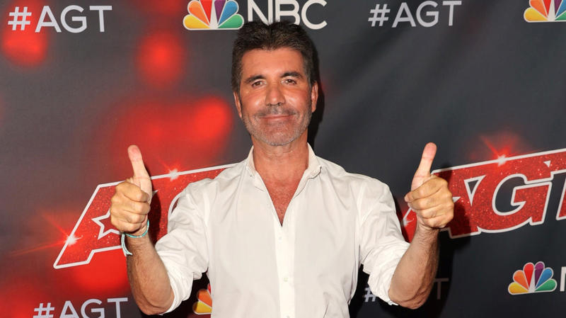 Simon Cowell Noam Chomsky, George Soros, Simon Cowell, Jimmy Fallon, Jerry Lee Lewis, Queen Elizabeth II, Dionne Warwick, Clint Eastwood, Barack Obama, Avril Lavigne, Taylor Swift, Celine Dion, Lindsay Lohan, Gabourey Sidibe, Nick Jonas, Justin Bieber, Dwayne Johnson, Abe Vigoda, Zach Braff, Macaulay Culkin, Axl Rose, Michael Jordan, Martin Lawrence, Arnold Schwarzenegger, Carlos Santana, Robert Redford, Chevy Chase, Sean Penn