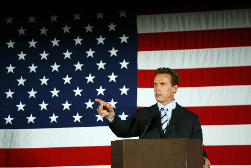 Arnold Schwarzenegger Noam Chomsky, George Soros, Simon Cowell, Jimmy Fallon, Jerry Lee Lewis, Queen Elizabeth II, Dionne Warwick, Clint Eastwood, Barack Obama, Avril Lavigne, Taylor Swift, Celine Dion, Lindsay Lohan, Gabourey Sidibe, Nick Jonas, Justin Bieber, Dwayne Johnson, Abe Vigoda, Zach Braff, Macaulay Culkin, Axl Rose, Michael Jordan, Martin Lawrence, Arnold Schwarzenegger, Carlos Santana, Robert Redford, Chevy Chase, Sean Penn