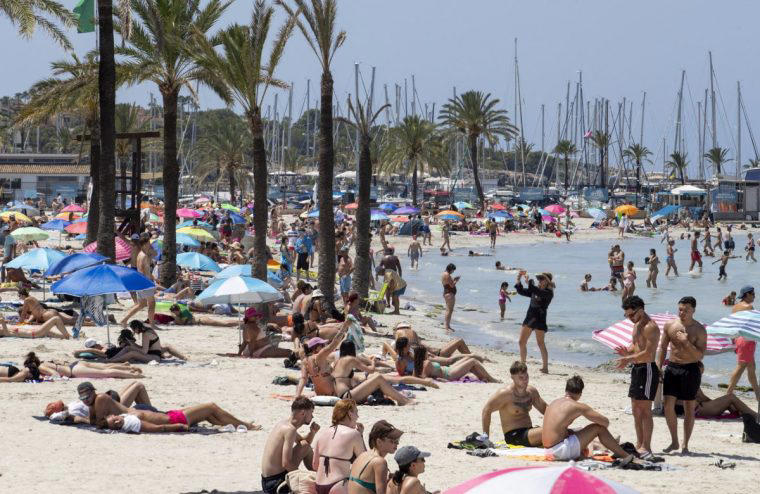 A more and more expensive destination? Mallorca's transformation, Not just 'sun and sand' holidays, A more and more expensive destination?, Overtourism protests 'worrying', Changing holiday habits for British tourists, Britons biggest group of tourists apart from Germans