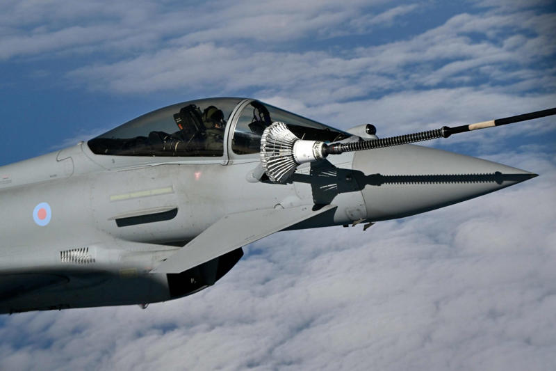 All thanks to AI A fighter jet with no pilot, Two promising trials, A pilot overseeing the trials, An autonomous mission, Ultra-fast learning, All thanks to AI, Superhuman performance, Not replacing pilots but assisting them, Europe joining forces, In the face of Russian threats, Deployment in a few years, A complex process, A gradual transition, Human vs. AI, A paradigm shift